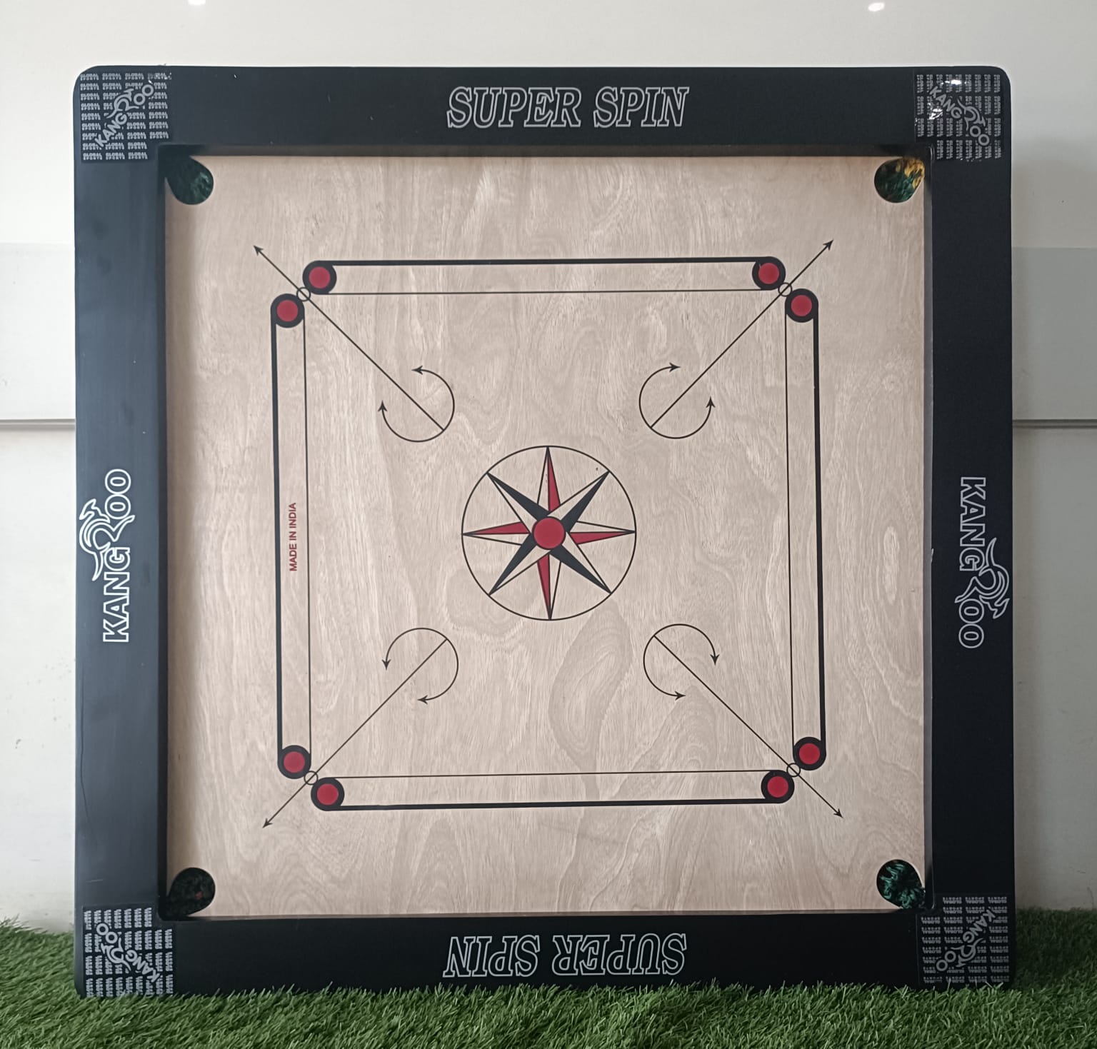 Carrom board